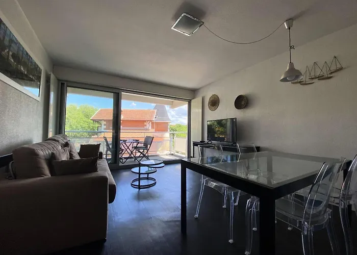 Appartement Résidence Joigny - T2 Avec Vue Latérale Sur La Mae-9811 *